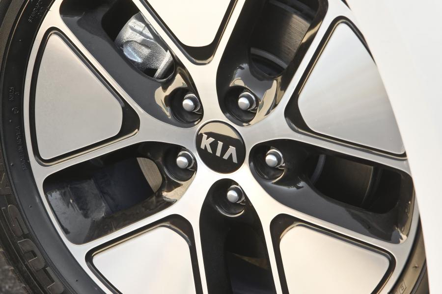  Kia Optima Hybrid 2012 года  (фото 10 из 32)
